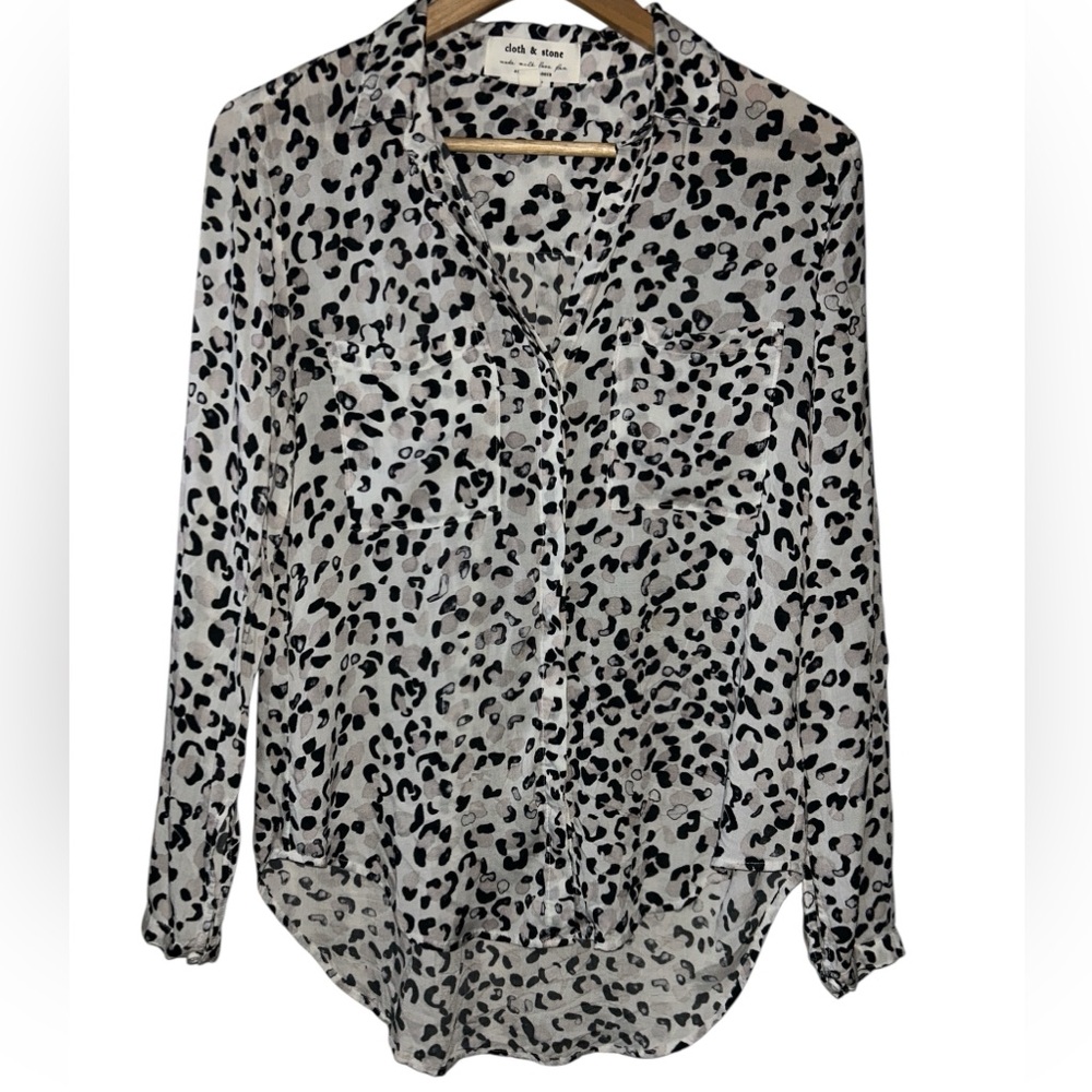 Cloth & Stone Anthropologie Animal Print Mob Wife Button Down Shirt Womens Small